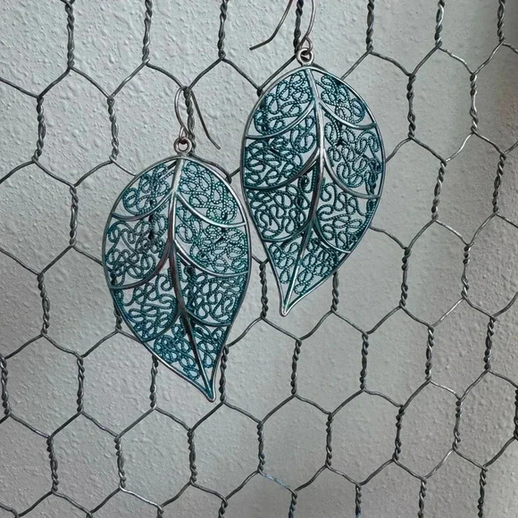 NWT 2” Silver Tone Leaf Charm Earrings - Blue/Green Leaf - Dangle - Picture 6 of 6